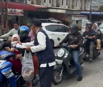 Babada Foundation Gelar Jumat Berkah dengan Pembagian Roti dan Nasi Bento di Inspira Today Pekanbaru