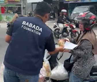 Babada Foundation Gelar Jumat Berkah dengan Pembagian Roti dan Nasi Bento di Inspira Today Pekanbaru