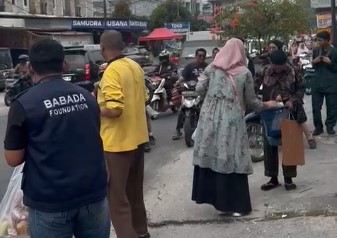Babada Foundation Gelar Jumat Berkah dengan Pembagian Roti dan Nasi Bento di Inspira Today Pekanbaru