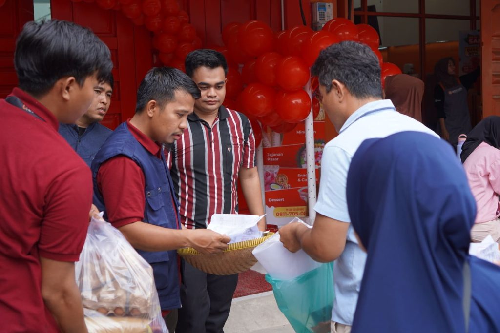 Babada Foundation Bagi Sembako dan Cek Kesehatan Gratis di Rotte Umban Sari