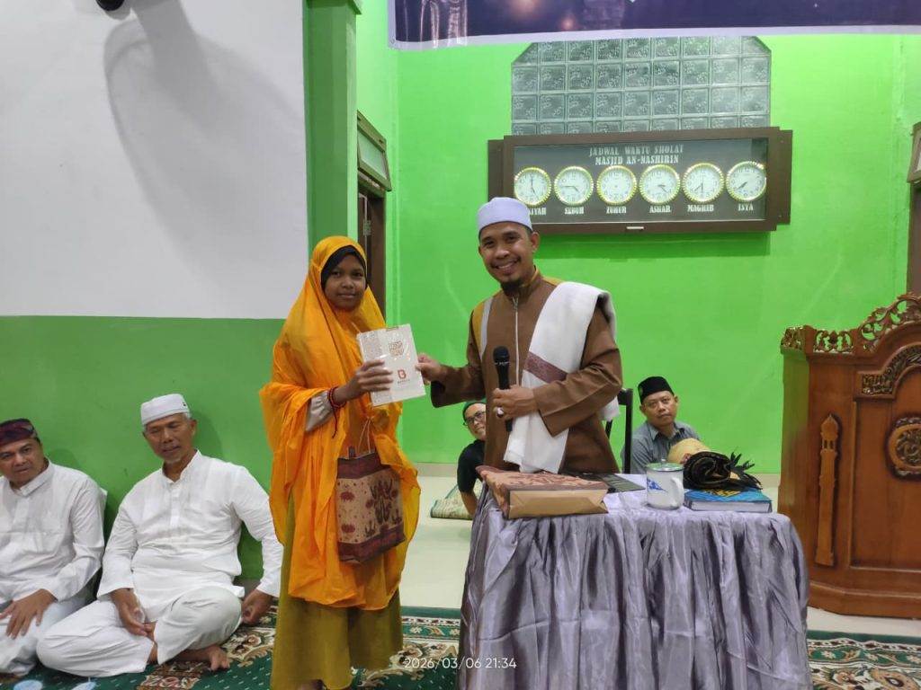 Babada Foundation mendukung kegiatan Nuzulul Qur’an di tujuh masjid di Pekanbaru dengan pemberian hadiah edukatif bagi anak-anak.