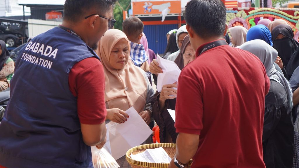 Grand Opening di Jalan Hangtuah, Rotte Plus Langsung Gelar Bansos Sembako dan Cek Kesehatan Gratis untuk Warga Kurang Mampu