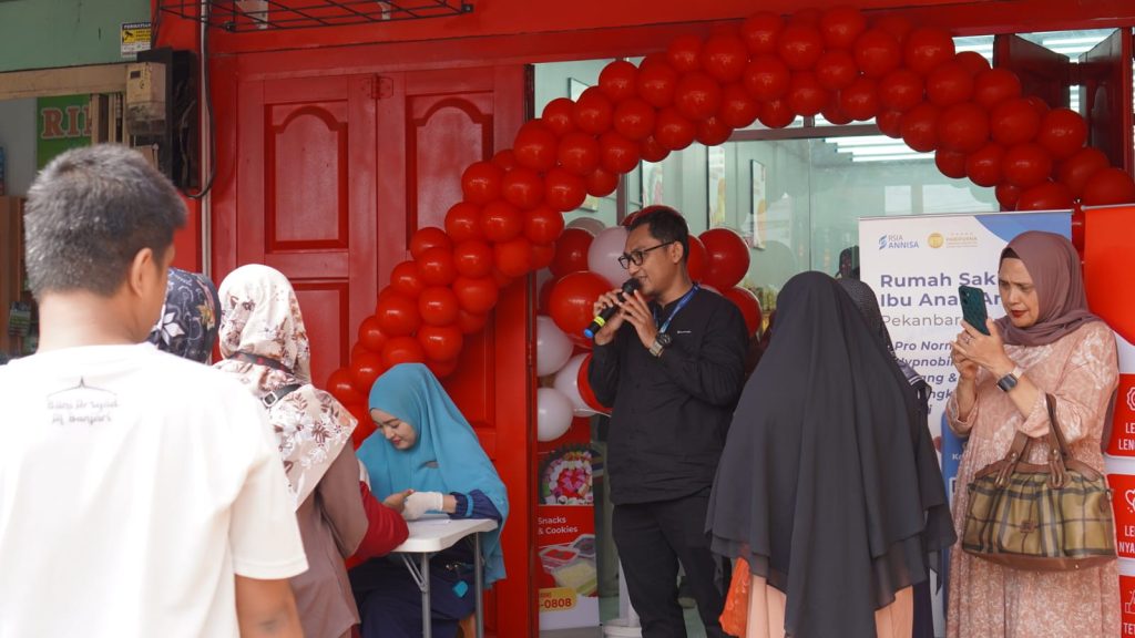 Grand Opening di Jalan Hangtuah, Rotte Plus Langsung Gelar Bansos Sembako dan Cek Kesehatan Gratis untuk Warga Kurang Mampu