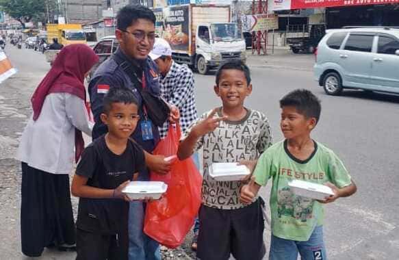 Semangat Berbagi di Hari Jumat: Babada Foundation bersama Rotte Bakery Harapan Raya Gelar Jumat Berkah untuk Warga Pekanbaru