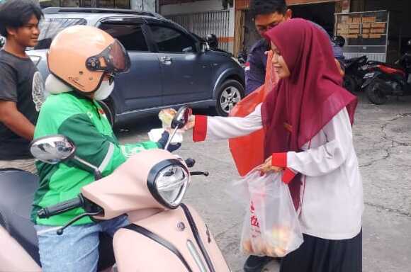 Semangat Berbagi di Hari Jumat: Babada Foundation bersama Rotte Bakery Harapan Raya Gelar Jumat Berkah untuk Warga Pekanbaru
