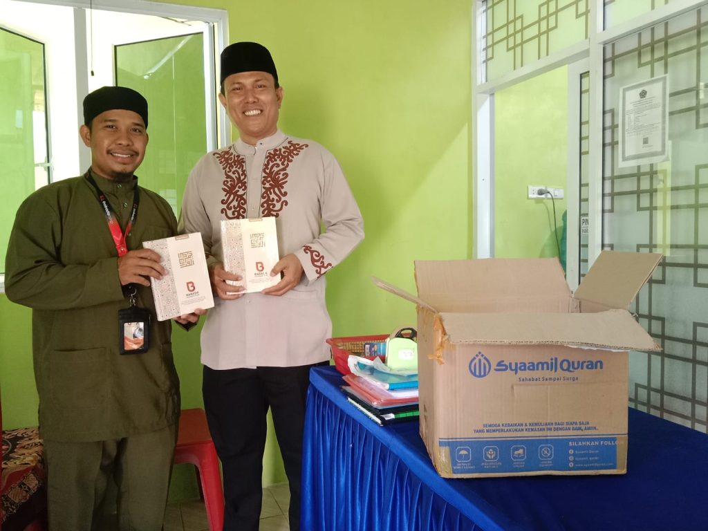 Babada Foundation menyalurkan 20 Al-Qur’an ke MDTA Anak Bangsa Pekanbaru untuk mendukung kegiatan belajar mengaji para santri.