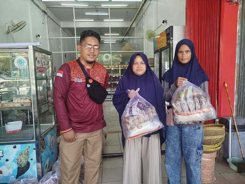 Babada Foundation dan Rotte Bakery menyalurkan 120 paket sembako murah untuk membantu masyarakat di Kuantan Tengah dan Kampar Kiri.