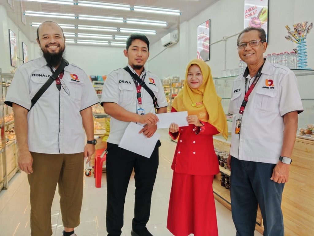 Babada Foundation menyalurkan santunan suka duka kepada karyawan Babada yang sedang menjalani perawatan sebagai bentuk kepedulian.