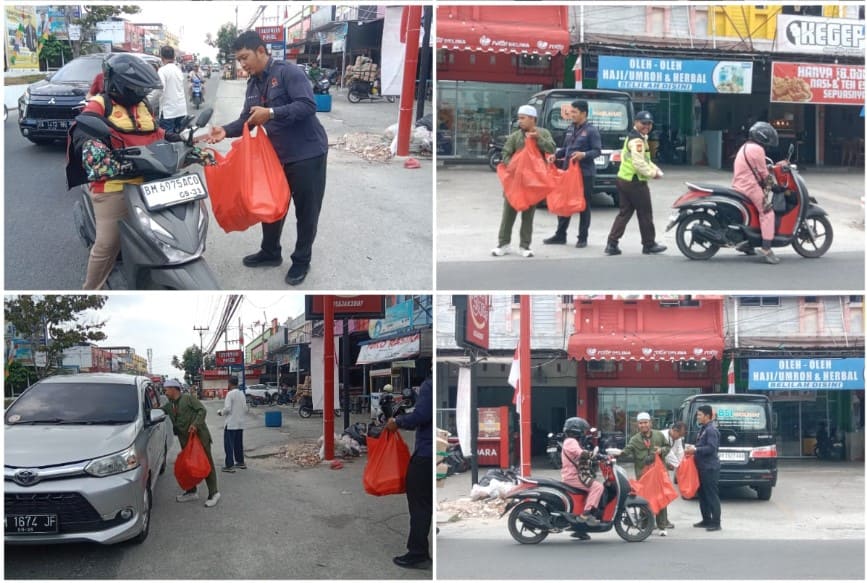 Babada Foundation dan Sejawat Coffee berbagi 50 bungkus makanan dalam kegiatan Jumat Berkah di depan Outlet New Rotte Delima, Pekanbaru.