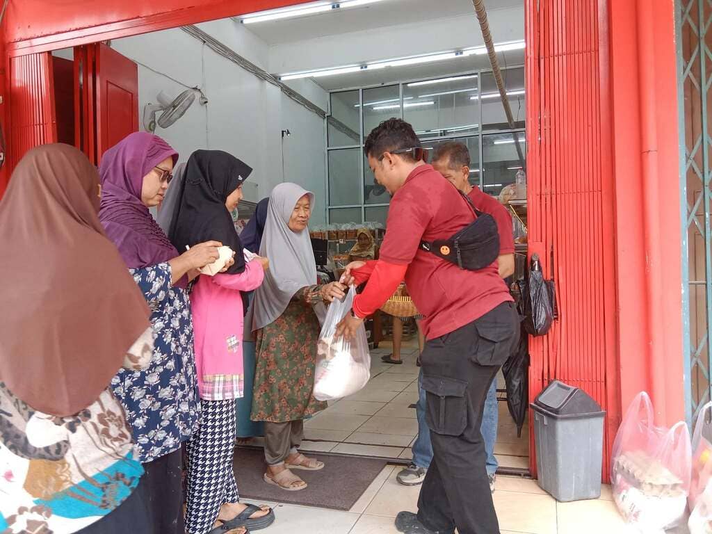 Babada Foundation menggelar bazar minyak goreng, telur, dan beras murah di Duri dan Dumai untuk membantu masyarakat memenuhi kebutuhan pokok.